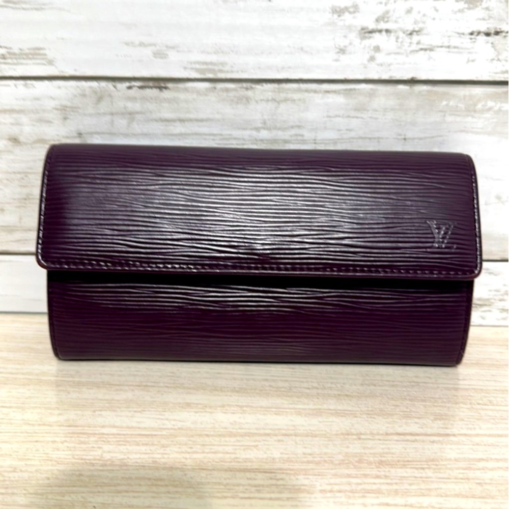 Louis Vuitton COA EUC Sarah Wallet